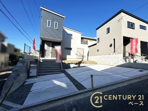 生駒市俵口町 １号棟 ／新築一戸建の外観|■現地撮影写真■耐震等級３の地震に強安心の邸宅！建築基準法の１.５倍の耐震性のある安心の邸宅！お気軽にお問い合わせください！
