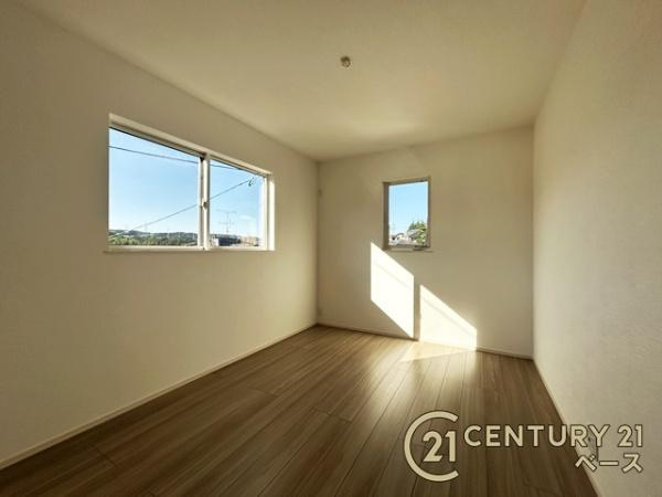 生駒市俵口町 １号棟 ／新築一戸建の洋室|２面採光で明るいお部屋です！