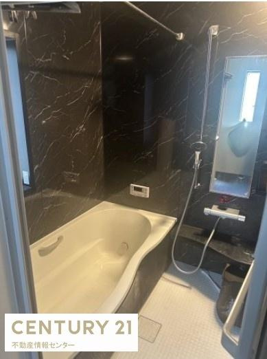 【浴室】 | 平尾５丁目中古戸建 | 足の延ばせるオートバス付の浴室