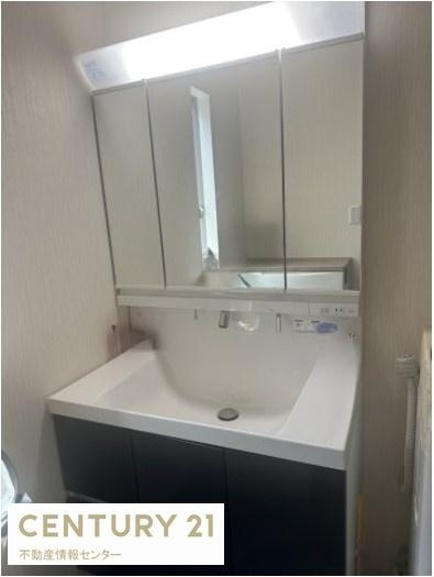 【独立洗面台】 | 平尾５丁目中古戸建 | 三面鏡の独立洗面台