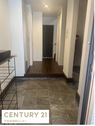 【玄関】 | 平尾５丁目中古戸建 | 玄関も広く大きなシューズインクローゼットもございます