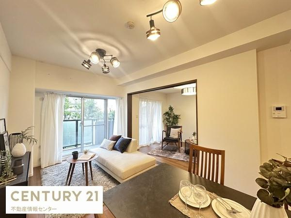 【居間・リビング】 | シティハイツこの花 | 6.5帖の洋室と併せて、2LDKとしてのお使いも可能です！
