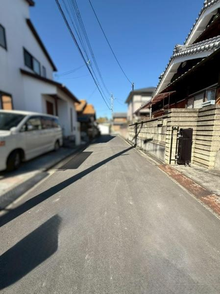 橋本市胡麻生　中古戸建の前面道路含む現地写真