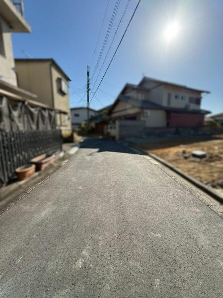 橋本市胡麻生　中古戸建の前面道路含む現地写真
