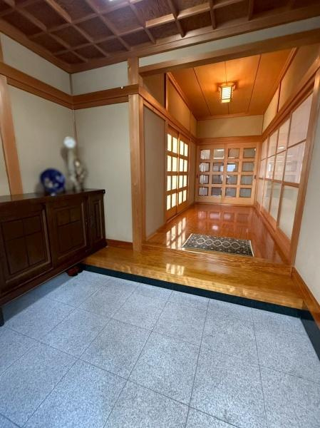 橋本市胡麻生　中古戸建の玄関