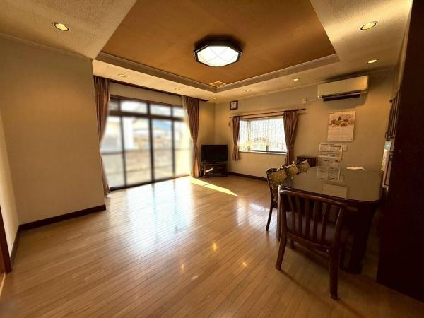 橋本市胡麻生　中古戸建の居間・リビング