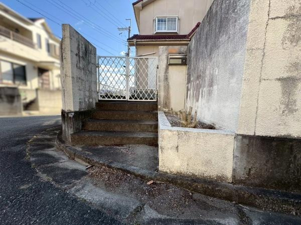 和歌山市岩橋　中古戸建の玄関