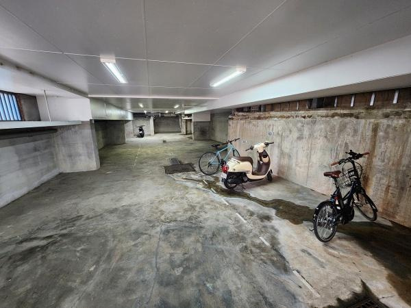 ロイヤルコート桜新町の駐車場