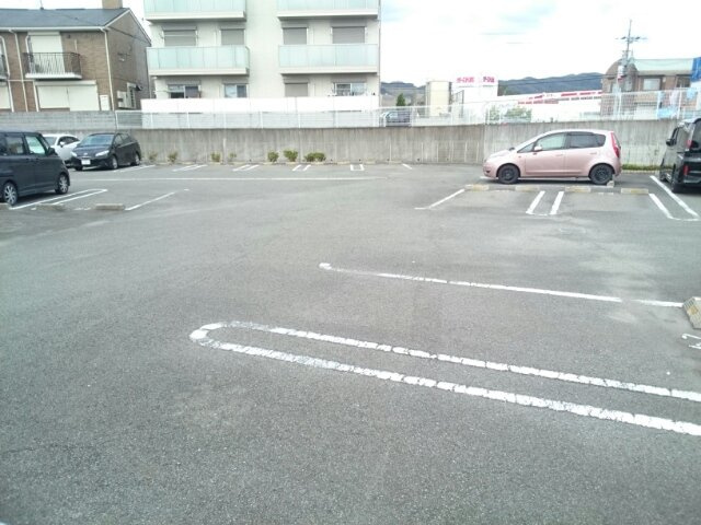 パストラルコート岩出　Ⅱの駐車場