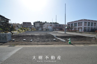 【前面道路含む現地写真】