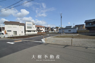【前面道路含む現地写真】