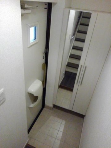 美都エルシティの玄関|収納もある玄関です