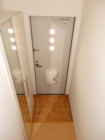 サニーブリーズ物見東　Ａの玄関|シンプルで使いやすい玄関です