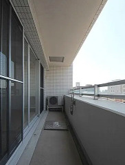 ドゥーエ谷町のバルコニー