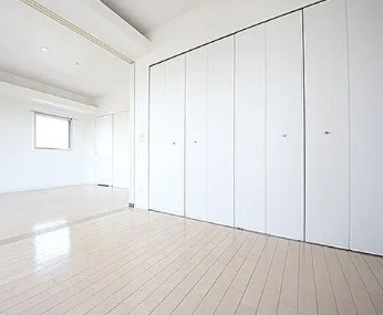 ドゥーエ谷町の寝室