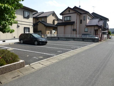 【その他】 | ファミールＡ・Ｂ棟 | 縦列駐車場（5，400円）