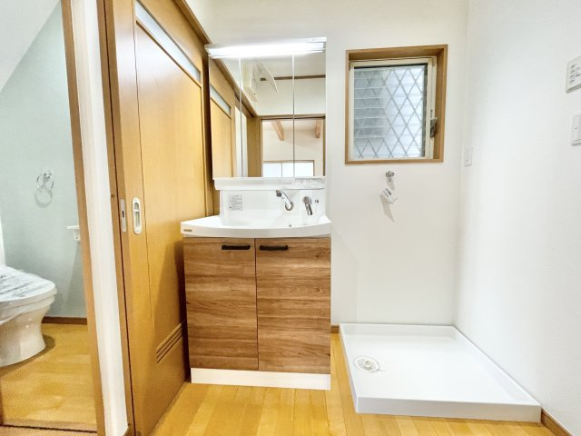 枚方市宮之阪4丁目　中古一戸建ての独立洗面台|独立洗面台です