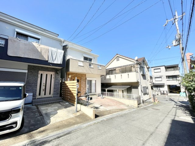 枚方市宮之阪4丁目　中古一戸建ての前面道路含む現地写真|前面道路含む現地写真です