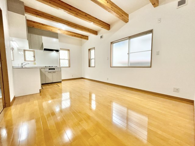 枚方市宮之阪4丁目　中古一戸建ての居間・リビング|ゆったりとした居間です