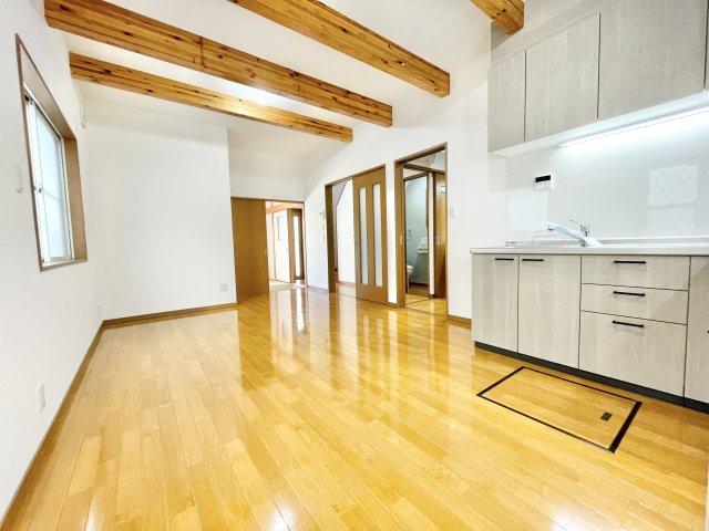 枚方市宮之阪4丁目　中古一戸建ての居間・リビング|こちらの居間で趣味の時間をお楽しみください