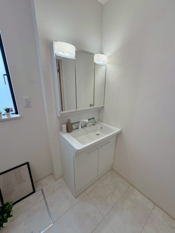 うるま市与那城82　3区画A号棟　新築戸建ての独立洗面台|イメージ写真です。