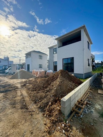 うるま市与那城82　3区画A号棟　新築戸建ての前面道路含む現地写真|2025.9.17現地写真