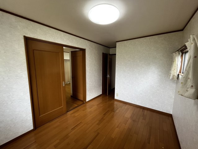 天満台東二丁目の洋室