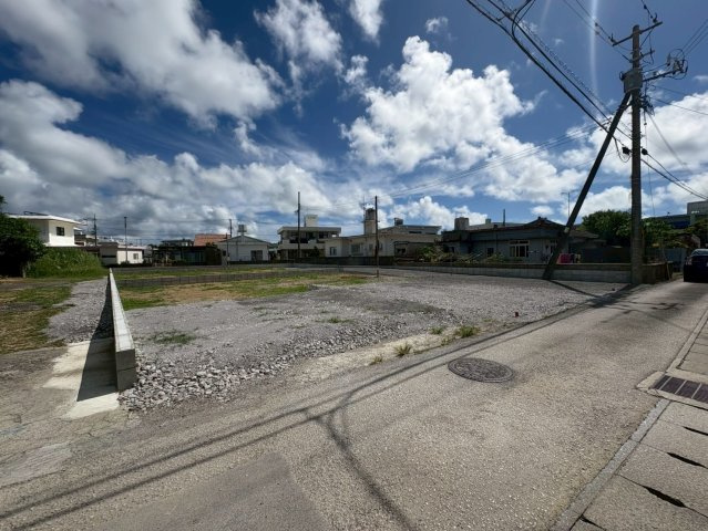 うるま市与那城82　3区画B号棟　新築戸建ての前面道路含む現地写真|2025.9.17現地写真