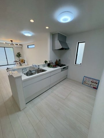 うるま市与那城82　3区画B号棟　新築戸建てのキッチン|イメージ写真です。