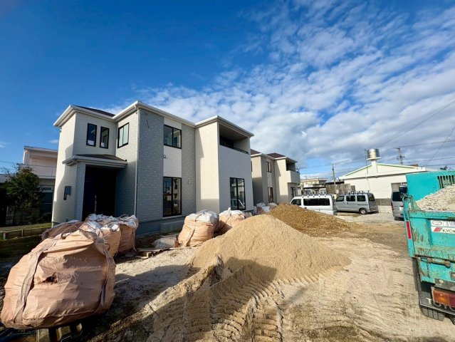 うるま市与那城82　3区画B号棟　新築戸建ての前面道路含む現地写真|2025.9.17現地写真