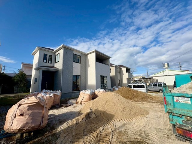 うるま市与那城82　3区画B号棟　新築戸建ての前面道路含む現地写真|2025.9.17現地写真