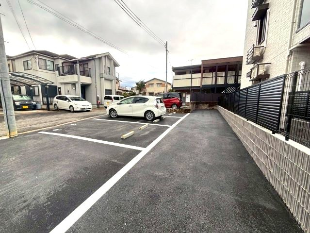 CASA　MUKAINOの駐車場