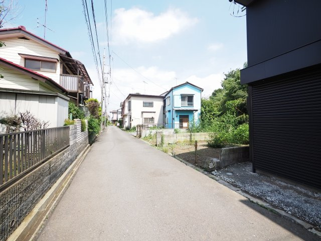 当社媒介物件　所沢市荒幡　売地　建築条件無しの前面道路含む現地写真