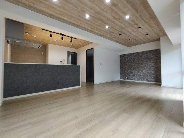 サーパス新下関Ⅰ405号の居間・リビング