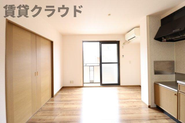コーポ小倉Aの居間・リビング|こちらのリビングで趣味の時間をお楽しみください