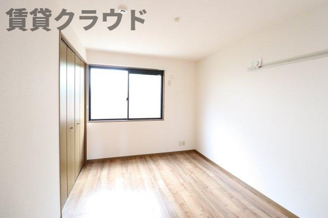 コーポ小倉Aの洋室|落ち着いた色調の洋室です