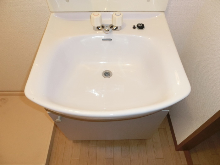 コーポ小倉Aの洗面所|明るい洗面所です