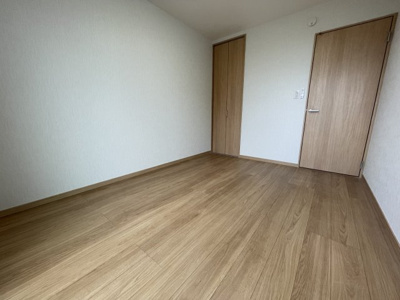 【洋室】 | 蓮田市貝塚テラスハウス | 南側洋室