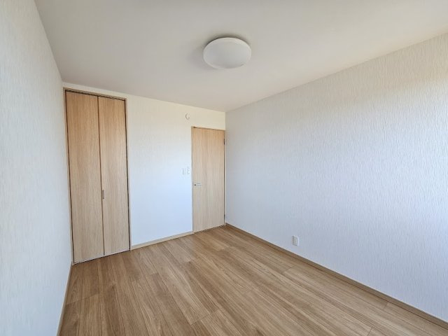 蓮田市貝塚テラスハウスの洋室|南側洋室