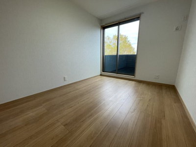 【洋室】 | 蓮田市貝塚テラスハウス | 南側洋室