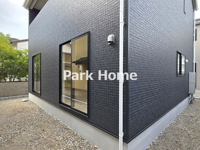 高知市前里 -第１・1号棟- 新築戸建ての前面道路含む現地写真|2025.10月：建築中