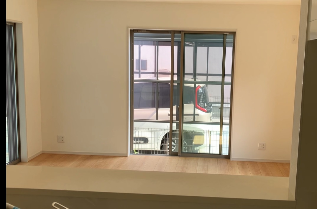 中央区小山２丁目　新築戸建の居間・リビング