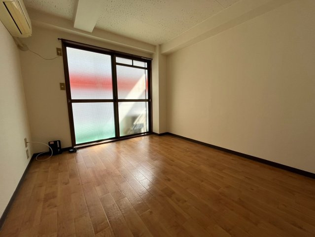 プレアール菱屋西の洋室