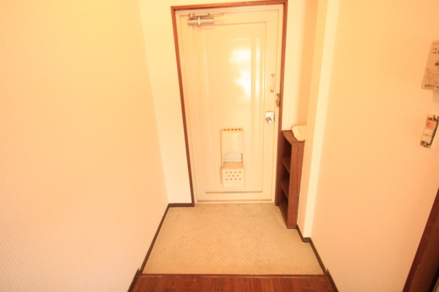 プレアール菱屋西の玄関