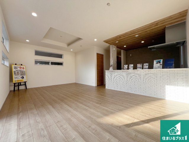 藤井寺市陵南町　新築一戸建ての前面道路含む現地写真|周辺は落ち着いた街並みの住宅地！子育てがしやすい住環境です！まだ未完成ですが、現地でしかわからない事もございます。是非一度ご覧ください。