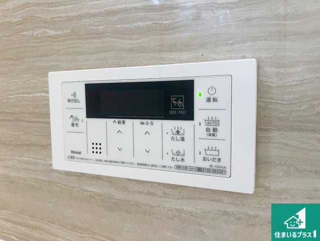 藤井寺市陵南町　新築一戸建てのキッチン|リビングと統一感があり、使い勝手のいいキッチン。広々としているので、二人並んで作業が出来ちゃいます。お子様と一緒に色々なお料理に挑戦できるスペースがあります。