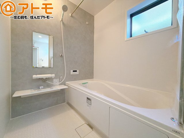 【浴室】 | 清水区八千代町　新築戸建　全1棟 | 浴室は落ち着いた色のパネルでゆったりと過ごせる空間です。お風呂で一日の疲れを癒しましょう♪