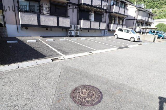 コーポ小倉　Ａの駐車場|駐車場完備です