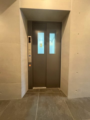 川崎市多摩区登戸の賃貸マンションのエントランス