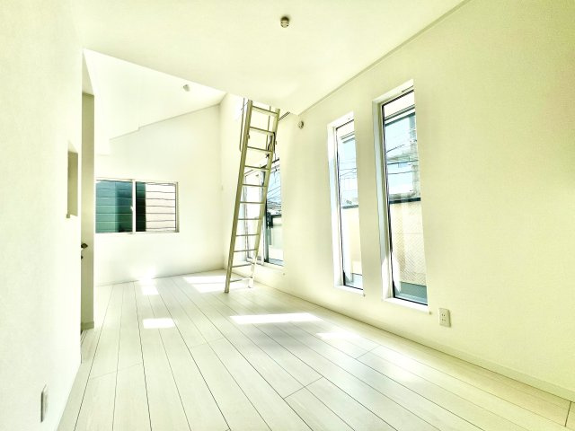 【居間・リビング】 | 練馬区田柄2丁目　新築戸建　6490万円 | ◇明るい南向きリビング◇